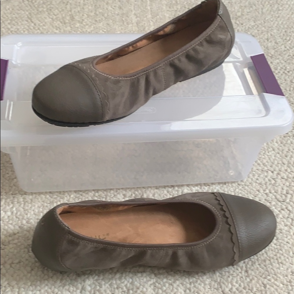 Vionic Flats 10W